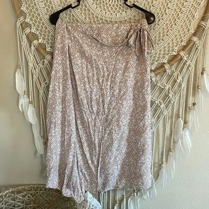 Wrap skirt with adjustable size